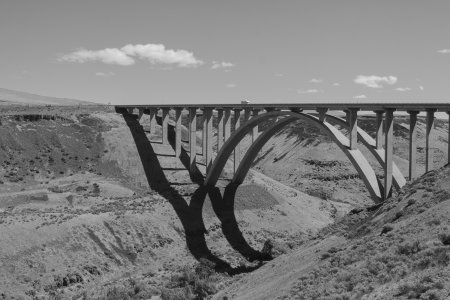 Brug over een canyon tijdens een lunchstop